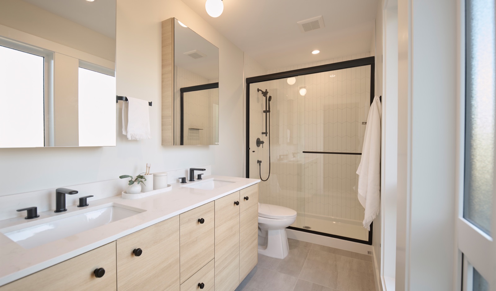 Addition Living in Langley – photo 3